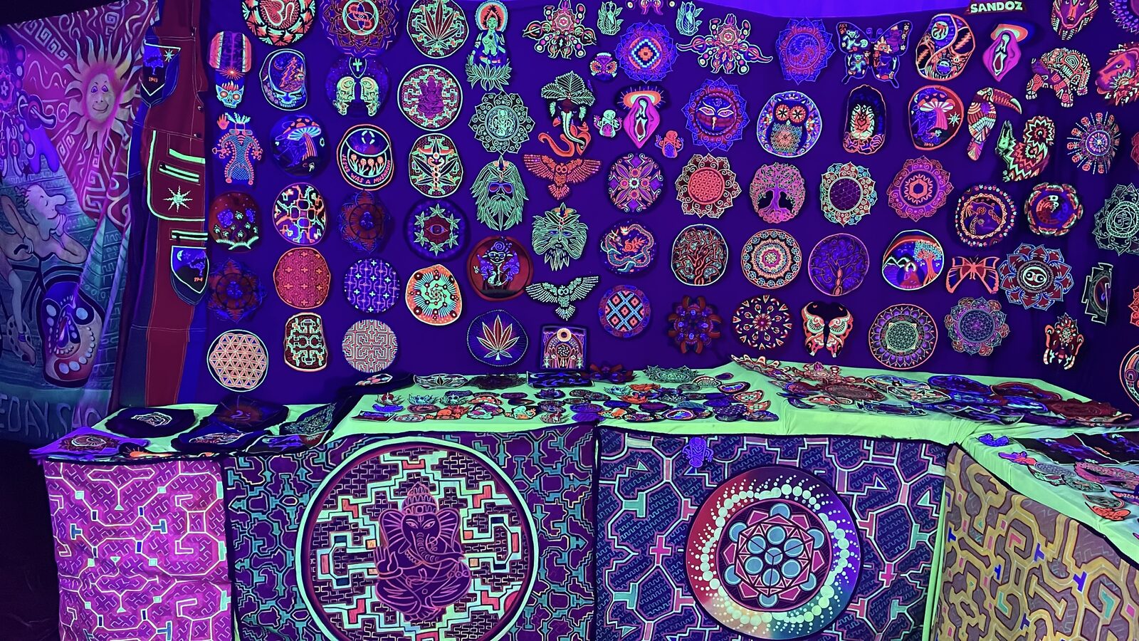 Full wall detail