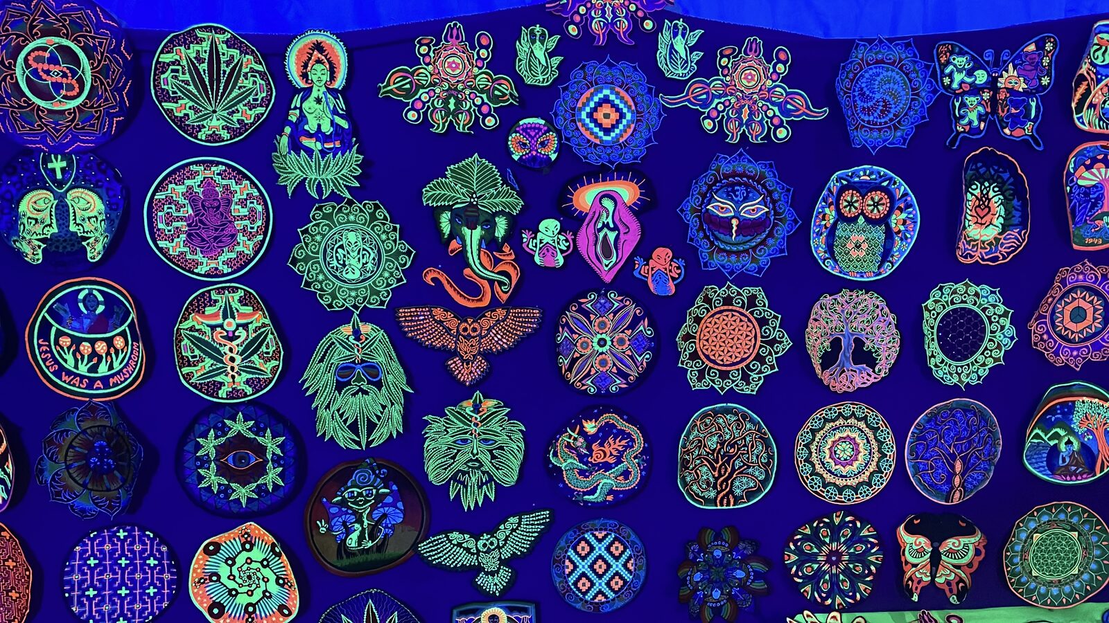 UV wall · detail